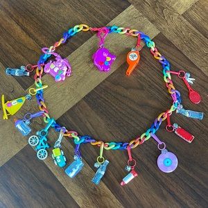 VINTAGE 80S NEVER WORN PLASTIC CHARM NECKLACE - PLASTIC CHAIN NECKLACE/15 CHARMS